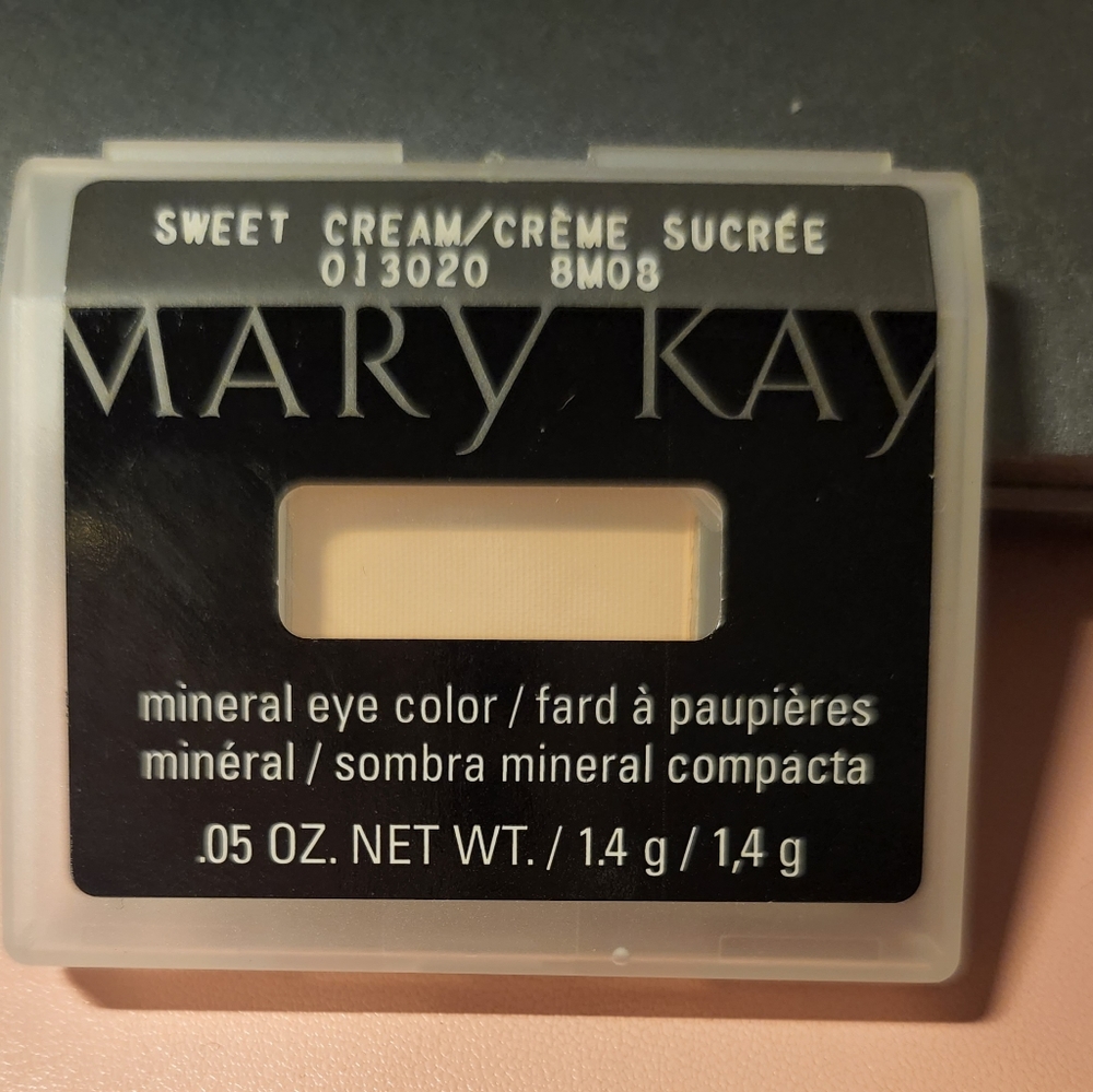 MK mineral eye color Sweet Cream
